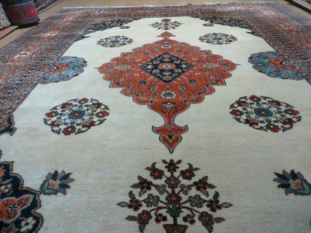 Hand Knotted Persian Rug Medallion Design