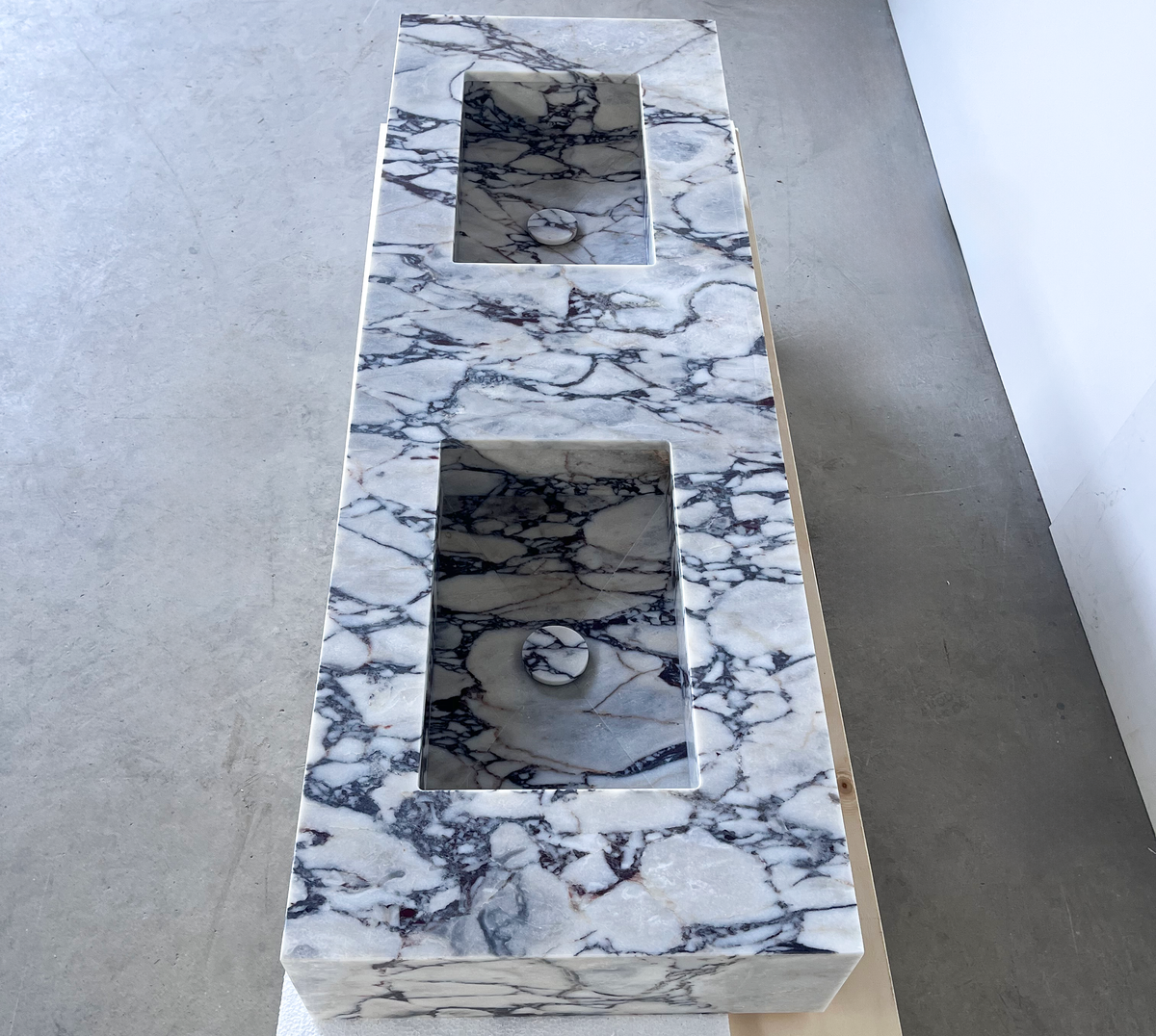 Calacatta Viola Marble Sink - Handcrafted Cream with Lavender