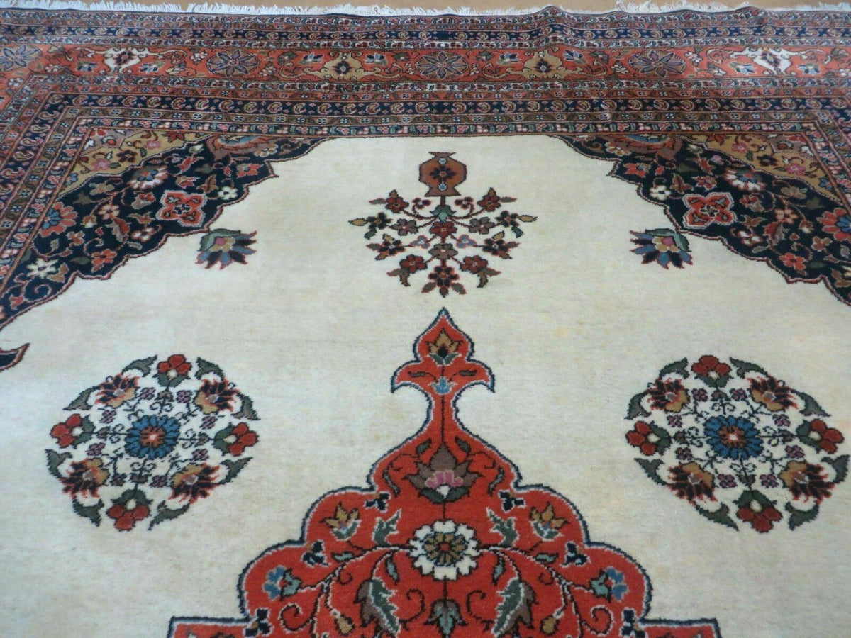 Hand Knotted Persian Rug Medallion Design