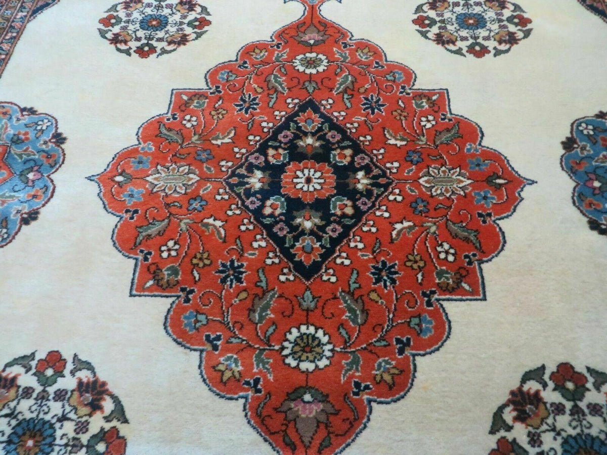 Hand Knotted Persian Rug Medallion Design