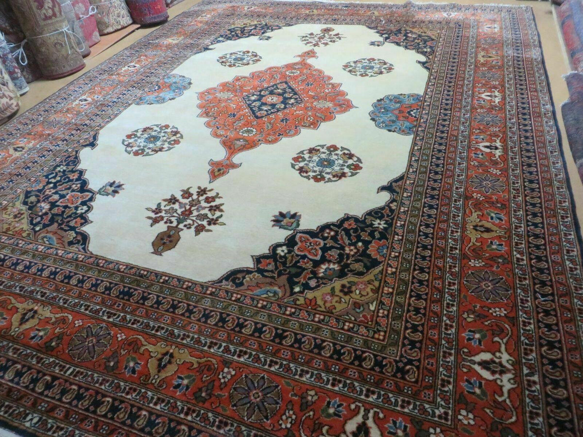 Hand Knotted Persian Rug Medallion Design