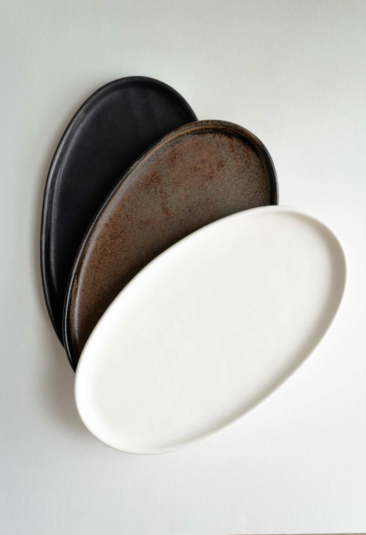 Tray set: white matte, brown matte, and black glossy. White background.
