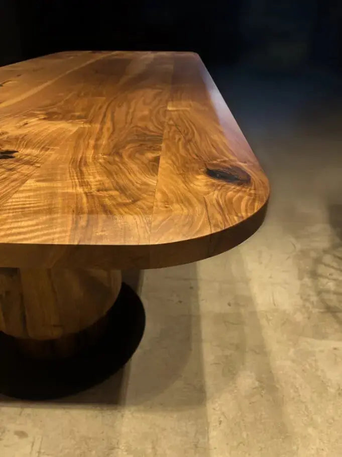 Detail of the walnut tabletop corner and natural grain above the tulip pedestal