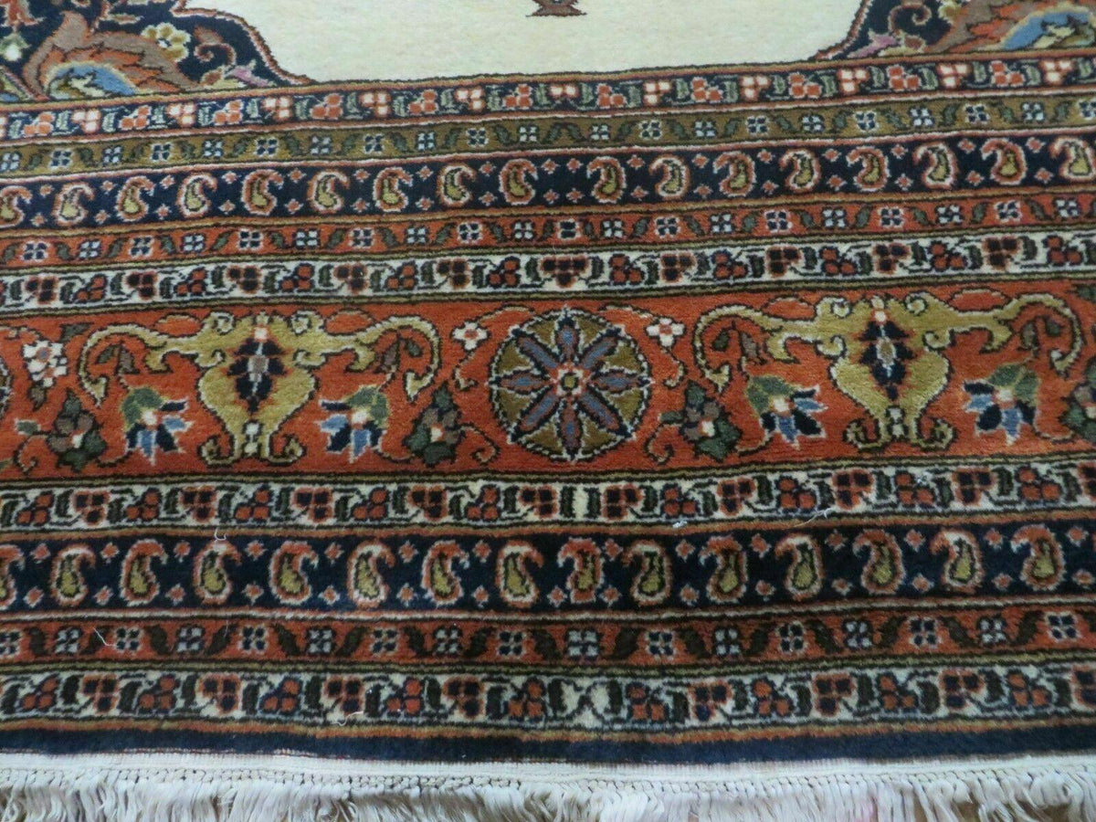 Hand Knotted Persian Rug Medallion Design