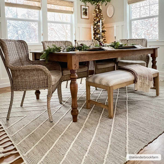 ```json
{"alt":"Marbletown Jute&Wool Blend Rug with Tassels on hardwood floor, natural fibers, beige/beige background, decorated dining room setting